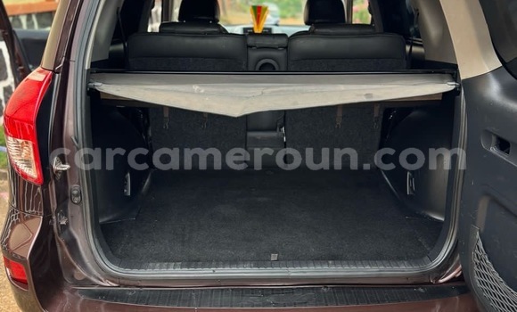 Sayi Na hannu Toyota RAV4 Brown Mota in Yaounde a Babban Kamaru Sayi Na hannu Toyota RAV4 Brown Mota in Yaounde a Babban Kamaru