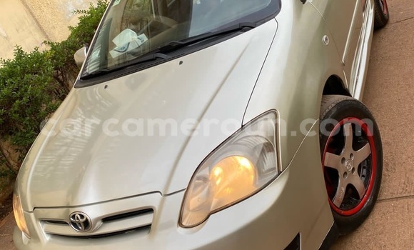 Sayi Na hannu Toyota Corolla Azurfa Mota in Yaounde a Babban Kamaru