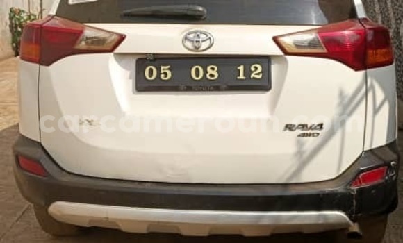Sayi Na hannu Toyota RAV4 White Mota in Yaounde a Babban Kamaru Sayi Na hannu Toyota RAV4 White Mota in Yaounde a Babban Kamaru