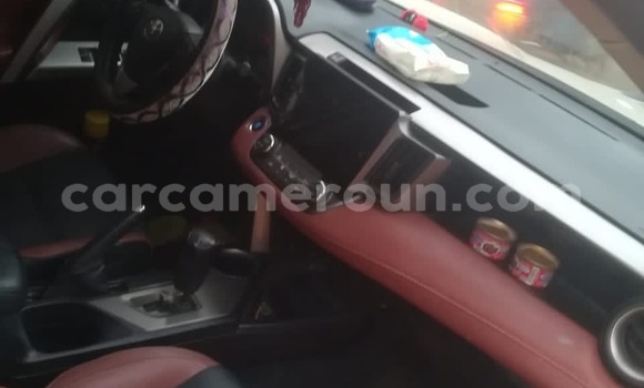 Sayi Na hannu Toyota RAV4 White Mota in Yaounde a Babban Kamaru Sayi Na hannu Toyota RAV4 White Mota in Yaounde a Babban Kamaru
