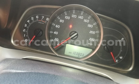 Sayi Na hannu Toyota RAV4 White Mota in Yaounde a Babban Kamaru Sayi Na hannu Toyota RAV4 White Mota in Yaounde a Babban Kamaru