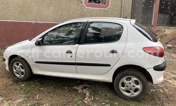 Acheter Occasion Voiture Peugeot 206 Blanc à Douala, Littoral Cameroon Acheter Occasion Voiture Peugeot 206 Blanc à Douala, Littoral Cameroon