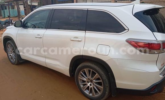 Acheter Occasion Voiture Toyota Highlander Blanc à Douala, Littoral Cameroon Acheter Occasion Voiture Toyota Highlander Blanc à Douala, Littoral Cameroon