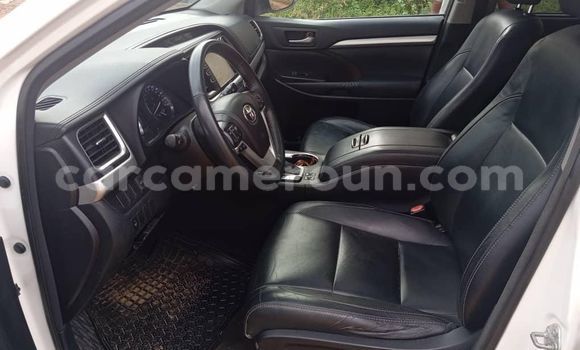 Acheter Occasion Voiture Toyota Highlander Blanc à Douala, Littoral Cameroon Acheter Occasion Voiture Toyota Highlander Blanc à Douala, Littoral Cameroon