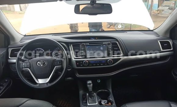 Acheter Occasion Voiture Toyota Highlander Blanc à Douala, Littoral Cameroon Acheter Occasion Voiture Toyota Highlander Blanc à Douala, Littoral Cameroon