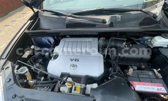 Sayi Imported Toyota Highlander Azurfa Mota in Douala a Ƙasar Kamaru Sayi Imported Toyota Highlander Azurfa Mota in Douala a Ƙasar Kamaru