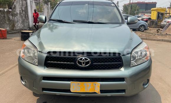 Sayi Imported Toyota RAV4 Azurfa Mota in Douala a Ƙasar Kamaru