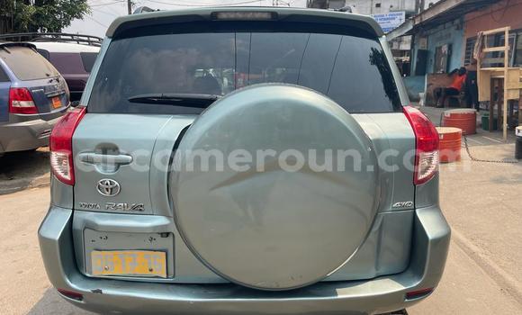 Sayi Imported Toyota RAV4 Azurfa Mota in Douala a Ƙasar Kamaru Sayi Imported Toyota RAV4 Azurfa Mota in Douala a Ƙasar Kamaru
