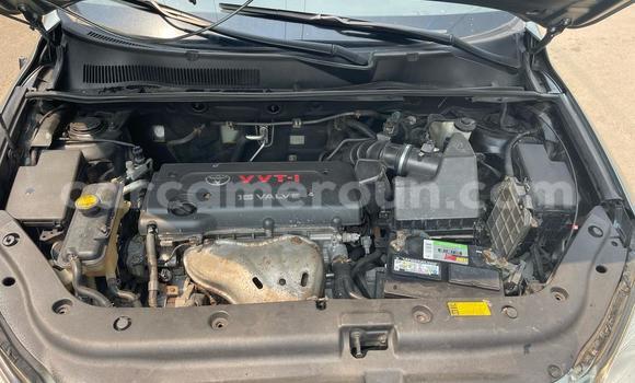 Sayi Imported Toyota RAV4 Azurfa Mota in Douala a Ƙasar Kamaru Sayi Imported Toyota RAV4 Azurfa Mota in Douala a Ƙasar Kamaru
