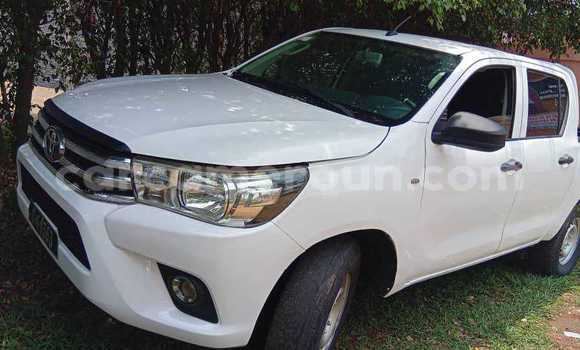 Acheter Occasion Voiture Toyota Hilux Blanc à Yaoundé, Central Cameroon