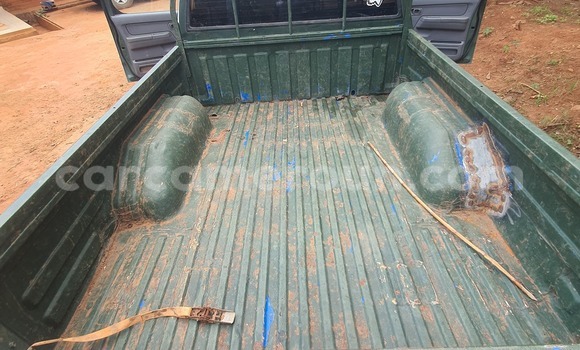 Acheter Occasion Voiture Nissan Navara Vert à Yaoundé, Central Cameroon Acheter Occasion Voiture Nissan Navara Vert à Yaoundé, Central Cameroon