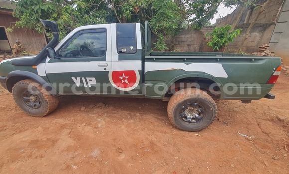 Acheter Occasion Voiture Nissan Navara Vert à Yaoundé, Central Cameroon Acheter Occasion Voiture Nissan Navara Vert à Yaoundé, Central Cameroon
