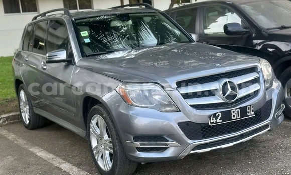 Sayi Imported Mercedes‒Benz GLK–Class Azurfa Mota in Douala a Ƙasar Kamaru