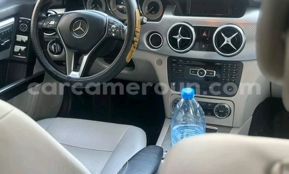 Sayi Imported Mercedes‒Benz GLK–Class Azurfa Mota in Douala a Ƙasar Kamaru Sayi Imported Mercedes‒Benz GLK–Class Azurfa Mota in Douala a Ƙasar Kamaru