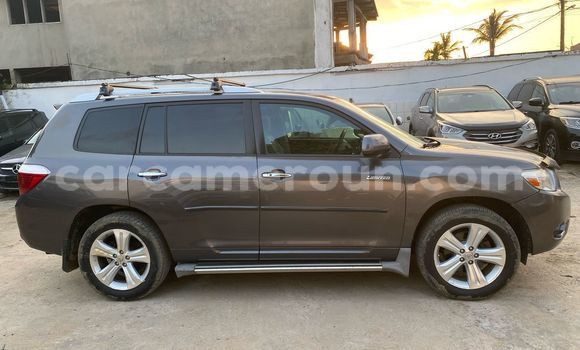 Buy Import Toyota Highlander Silver Car in Douala in Littoral Cameroon Buy Import Toyota Highlander Silver Car in Douala in Littoral Cameroon