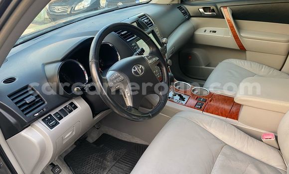 Buy Import Toyota Highlander Silver Car in Douala in Littoral Cameroon Buy Import Toyota Highlander Silver Car in Douala in Littoral Cameroon