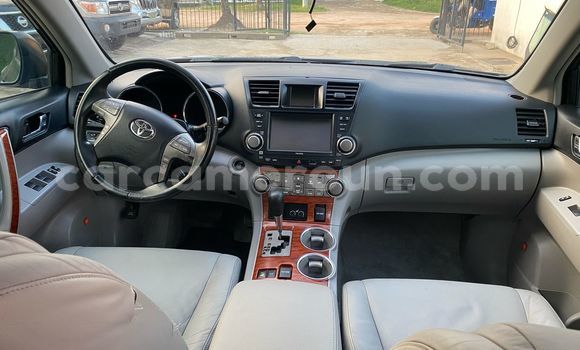 Buy Import Toyota Highlander Silver Car in Douala in Littoral Cameroon Buy Import Toyota Highlander Silver Car in Douala in Littoral Cameroon