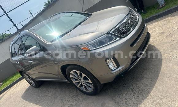Sayi Imported Kia Sorento Azurfa Mota in Douala a Ƙasar Kamaru