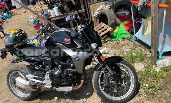 Sayi Na hannu BMW F 700 Black Motsi in Douala a Ƙasar Kamaru Sayi Na hannu BMW F 700 Black Motsi in Douala a Ƙasar Kamaru