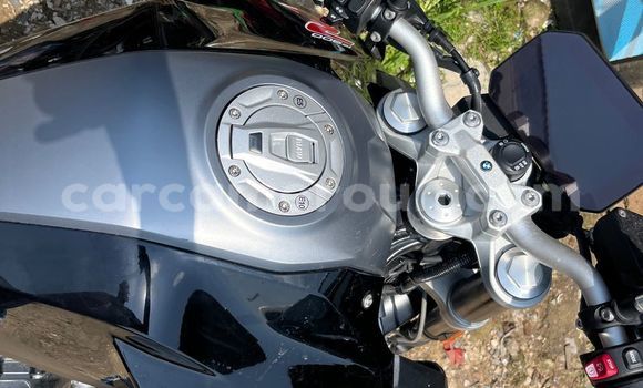 Sayi Na hannu BMW F 700 Black Motsi in Douala a Ƙasar Kamaru Sayi Na hannu BMW F 700 Black Motsi in Douala a Ƙasar Kamaru