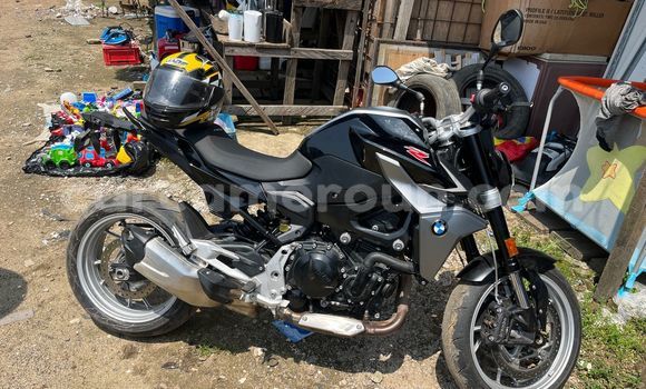 Sayi Na hannu BMW F 700 Black Motsi in Douala a Ƙasar Kamaru Sayi Na hannu BMW F 700 Black Motsi in Douala a Ƙasar Kamaru