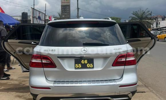 Sayi Imported Mercedes‒Benz ML–Class Azurfa Mota in Douala a Ƙasar Kamaru Sayi Imported Mercedes‒Benz ML–Class Azurfa Mota in Douala a Ƙasar Kamaru