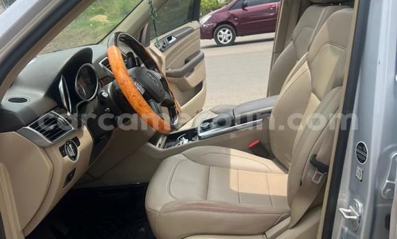 Sayi Imported Mercedes‒Benz ML–Class Azurfa Mota in Douala a Ƙasar Kamaru Sayi Imported Mercedes‒Benz ML–Class Azurfa Mota in Douala a Ƙasar Kamaru