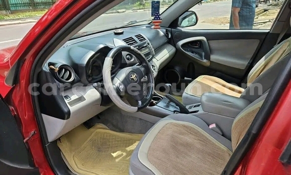 Sayi Na hannu Toyota RAV4 Red Mota in Douala a Ƙasar Kamaru Sayi Na hannu Toyota RAV4 Red Mota in Douala a Ƙasar Kamaru