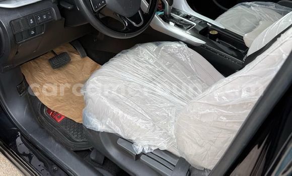 Sayi Na hannu Mitsubishi Eclipse Cross Black Mota in Douala a Ƙasar Kamaru Sayi Na hannu Mitsubishi Eclipse Cross Black Mota in Douala a Ƙasar Kamaru