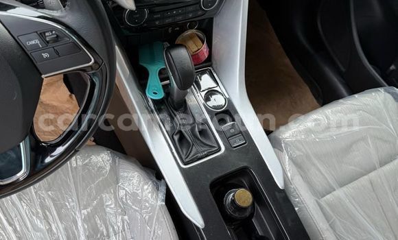 Sayi Na hannu Mitsubishi Eclipse Cross Black Mota in Douala a Ƙasar Kamaru Sayi Na hannu Mitsubishi Eclipse Cross Black Mota in Douala a Ƙasar Kamaru