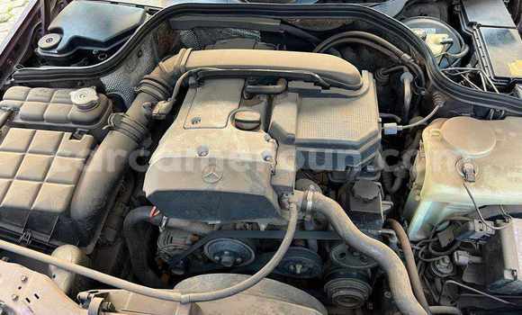 Acheter Occasion Voiture Mercedes-Benz E200 Rouge à Yaoundé, Central Cameroon Acheter Occasion Voiture Mercedes-Benz E200 Rouge à Yaoundé, Central Cameroon