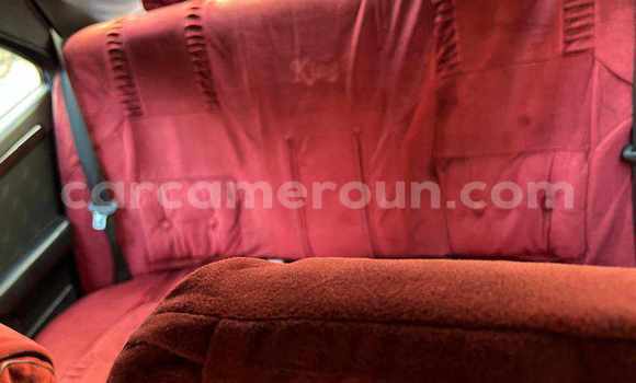 Acheter Occasion Voiture Mercedes-Benz E200 Rouge à Yaoundé, Central Cameroon Acheter Occasion Voiture Mercedes-Benz E200 Rouge à Yaoundé, Central Cameroon