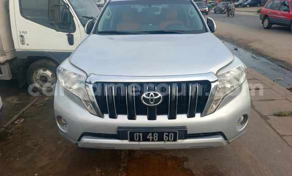 Sayi Na hannu Toyota Prado Azurfa Mota in Douala a Ƙasar Kamaru Sayi Na hannu Toyota Prado Azurfa Mota in Douala a Ƙasar Kamaru