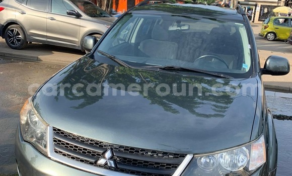 Sayi Imported Mitsubishi Outlander Sauran Mota in Douala a Ƙasar Kamaru