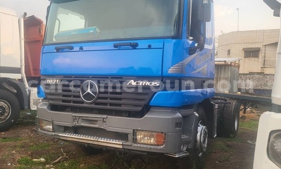 Sayi Na hannu Mercedes‒Benz 1834 Blue Babbar mota in Douala a Ƙasar Kamaru Sayi Na hannu Mercedes‒Benz 1834 Blue Babbar mota in Douala a Ƙasar Kamaru
