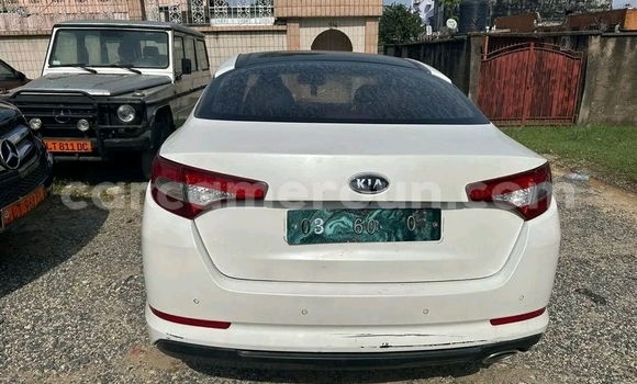 Sayi Imported Kia K5 White Mota in Douala a Ƙasar Kamaru Sayi Imported Kia K5 White Mota in Douala a Ƙasar Kamaru