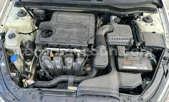 Sayi Imported Kia K5 White Mota in Douala a Ƙasar Kamaru Sayi Imported Kia K5 White Mota in Douala a Ƙasar Kamaru