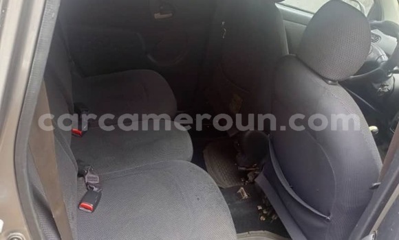 Sayi Na hannu Toyota Yaris Verso Azurfa Mota in Douala a Ƙasar Kamaru Sayi Na hannu Toyota Yaris Verso Azurfa Mota in Douala a Ƙasar Kamaru