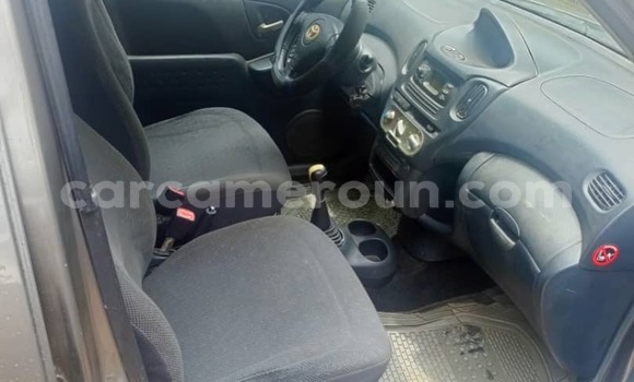 Sayi Na hannu Toyota Yaris Verso Azurfa Mota in Douala a Ƙasar Kamaru Sayi Na hannu Toyota Yaris Verso Azurfa Mota in Douala a Ƙasar Kamaru