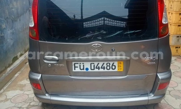 Sayi Na hannu Toyota Yaris Verso Azurfa Mota in Douala a Ƙasar Kamaru Sayi Na hannu Toyota Yaris Verso Azurfa Mota in Douala a Ƙasar Kamaru