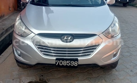 Sayi Na hannu Hyundai ix35 Azurfa Mota in Douala a Ƙasar Kamaru