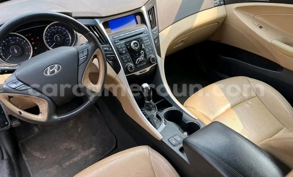 Sayi Imported Hyundai Sonata Blue Mota in Douala a Ƙasar Kamaru Sayi Imported Hyundai Sonata Blue Mota in Douala a Ƙasar Kamaru