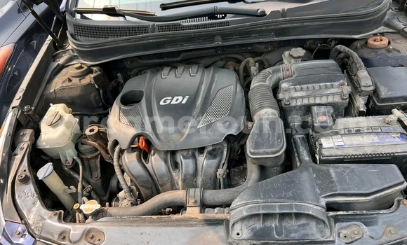 Sayi Imported Hyundai Sonata Blue Mota in Douala a Ƙasar Kamaru Sayi Imported Hyundai Sonata Blue Mota in Douala a Ƙasar Kamaru