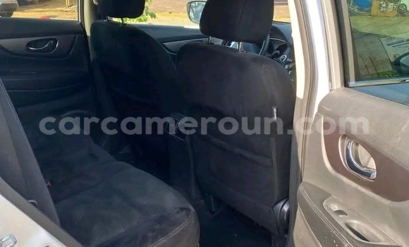 Sayi Imported Nissan Rogue Azurfa Mota in Douala a Ƙasar Kamaru Sayi Imported Nissan Rogue Azurfa Mota in Douala a Ƙasar Kamaru