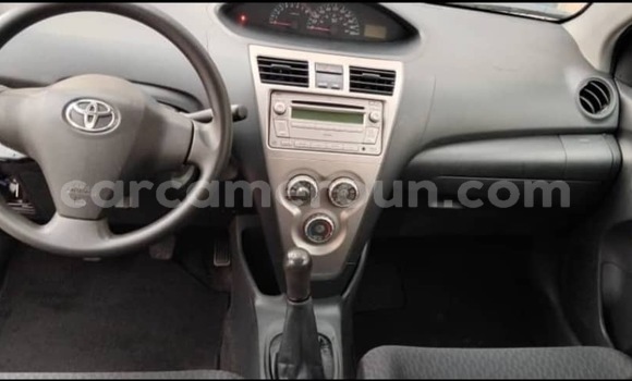 Sayi Na hannu Toyota Yaris Blue Mota in Douala a Ƙasar Kamaru Sayi Na hannu Toyota Yaris Blue Mota in Douala a Ƙasar Kamaru