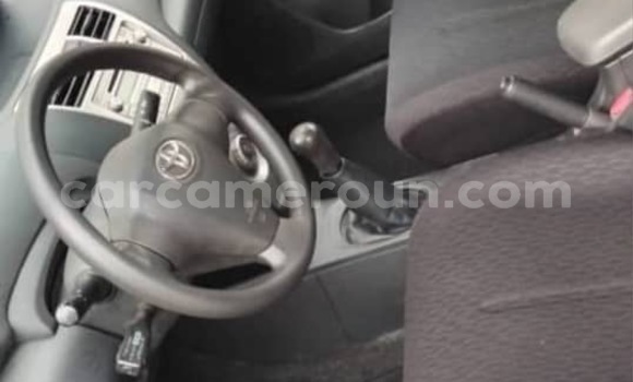 Sayi Na hannu Toyota Yaris Blue Mota in Douala a Ƙasar Kamaru Sayi Na hannu Toyota Yaris Blue Mota in Douala a Ƙasar Kamaru