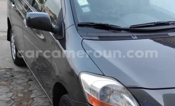 Sayi Na hannu Toyota Yaris Blue Mota in Douala a Ƙasar Kamaru Sayi Na hannu Toyota Yaris Blue Mota in Douala a Ƙasar Kamaru