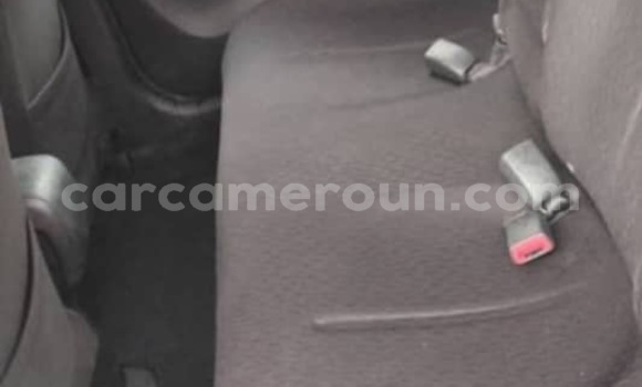 Sayi Na hannu Toyota Yaris Blue Mota in Douala a Ƙasar Kamaru Sayi Na hannu Toyota Yaris Blue Mota in Douala a Ƙasar Kamaru