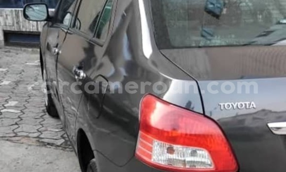 Sayi Na hannu Toyota Yaris Blue Mota in Douala a Ƙasar Kamaru Sayi Na hannu Toyota Yaris Blue Mota in Douala a Ƙasar Kamaru
