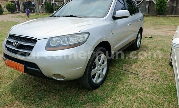 Sayi Na hannu Hyundai Santa Fe Azurfa Mota in Douala a Ƙasar Kamaru Sayi Na hannu Hyundai Santa Fe Azurfa Mota in Douala a Ƙasar Kamaru